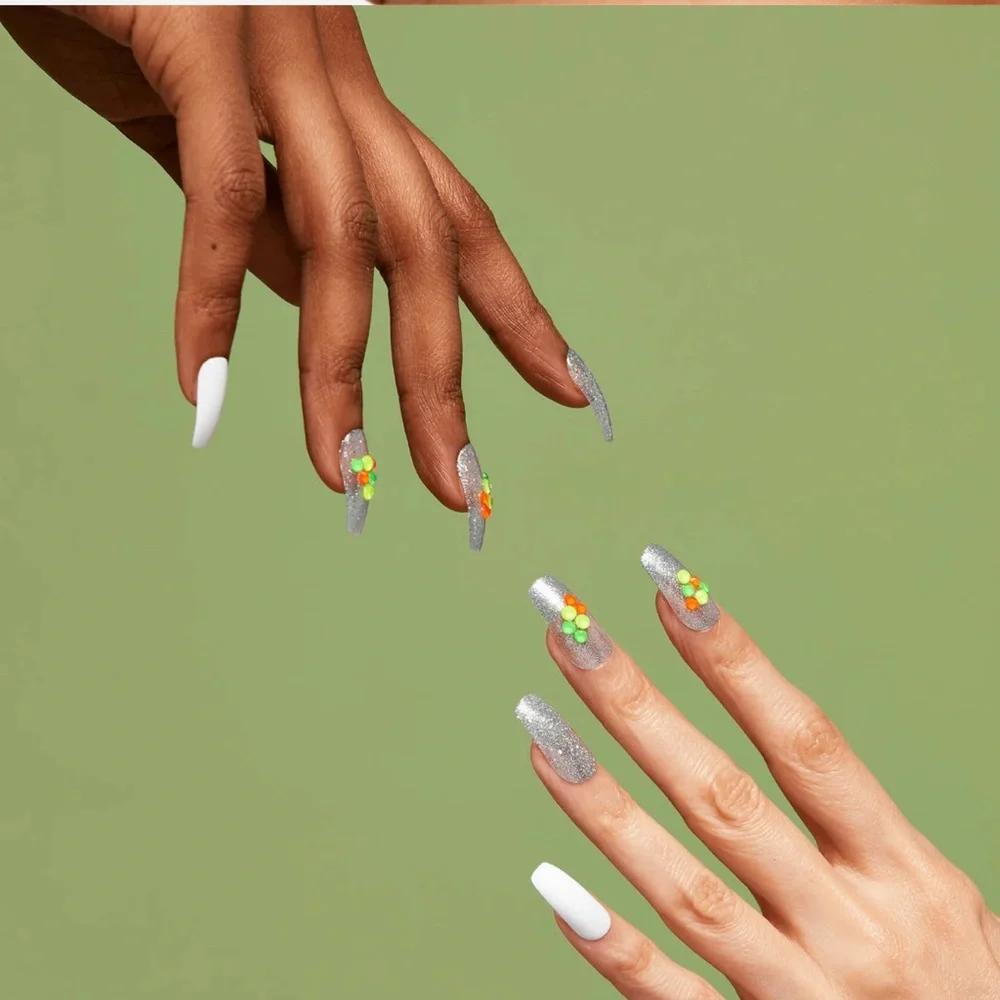 New KISS Voguish Fantasy Glow Effect Long Nails - GLUE ON- Silver Glitter, White